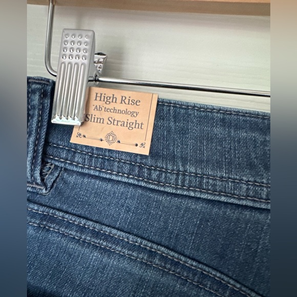 Democracy "Ab"solution High Rise Slim Straight Jeans - Size 6 - NWT - Picture 8 of 10
